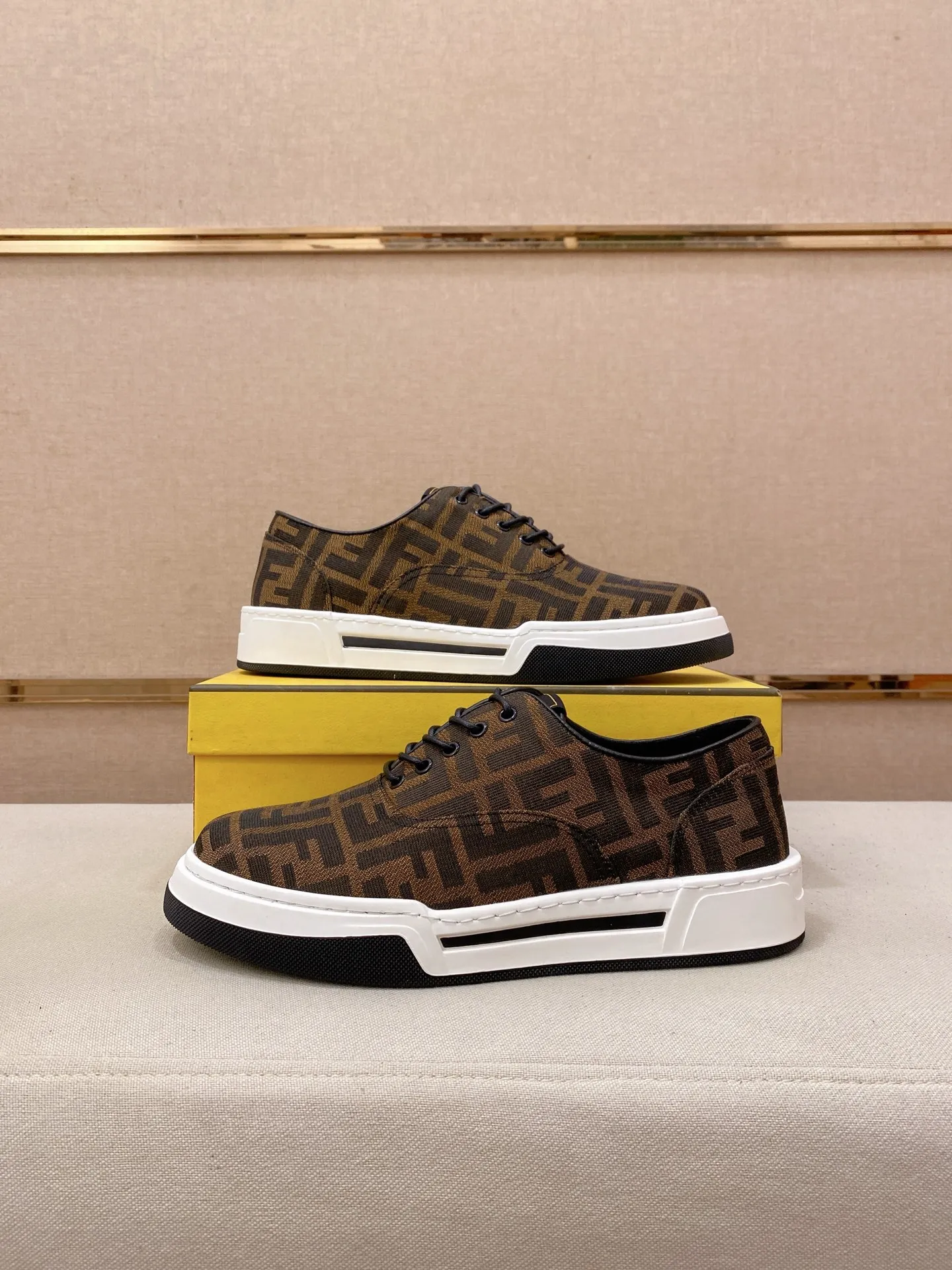 Men's shoes 💰 420💰 (FENDI) New high-top 👊🏻 upper 🇮🇹 imported cowhide fabric 🇩🇪 lining imported sheepskin lining. The original outsole is molded to highlight the identity of every man, and the upper foot is stable and stable🚶🏻🚶🏻The high-end custom counters reproduce the original version📯No matter the wind or rain, the shoe last remains unchanged and can withstand the verification of time🔍️,🔵 Size: 38-44 (45 is custom-made and cannot be returned or exchanged